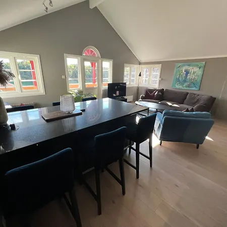 Moderne Og Flott Beliggende I Skjaergarden Med Mulighet For Bat! Kristiansand
